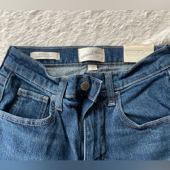 Universal Thread Women's High Rise Flared Jeans - Picture 4 of 7